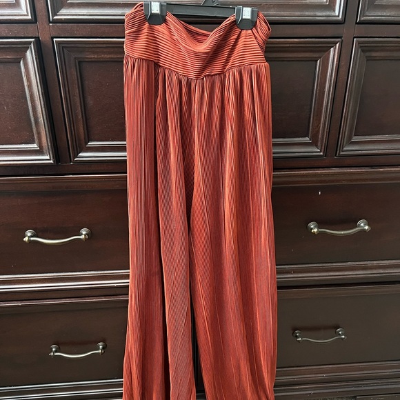 Rust colored pants - Picture 2 of 5